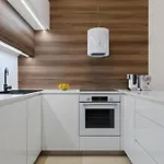 Апартаменты Breathtaking Castle View - Modern Sky Park