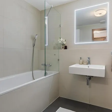 Breathtaking Castle View - Modern Sky Park Lägenhet *