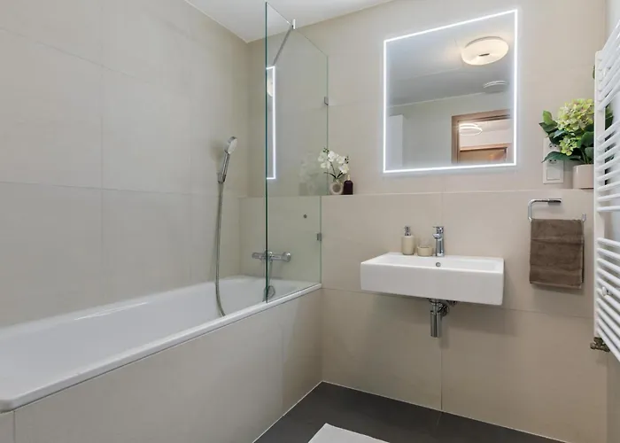 Breathtaking Castle View - Modern Sky Park 아파트 *